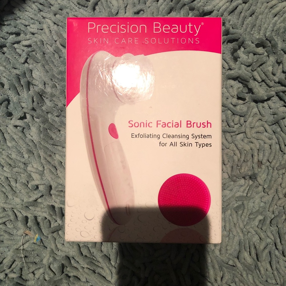 Exfoliating facial brush